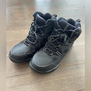 Mens Columbia hiking boots size 8